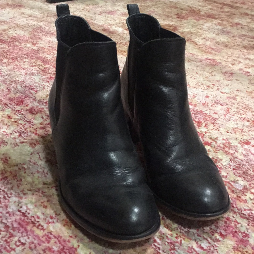 San Edelman little black leather booties